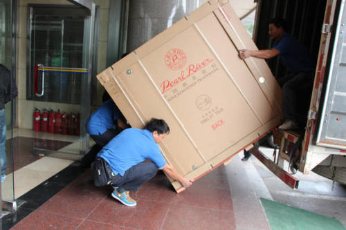 东澳镇钢琴贵重工艺品无忧运